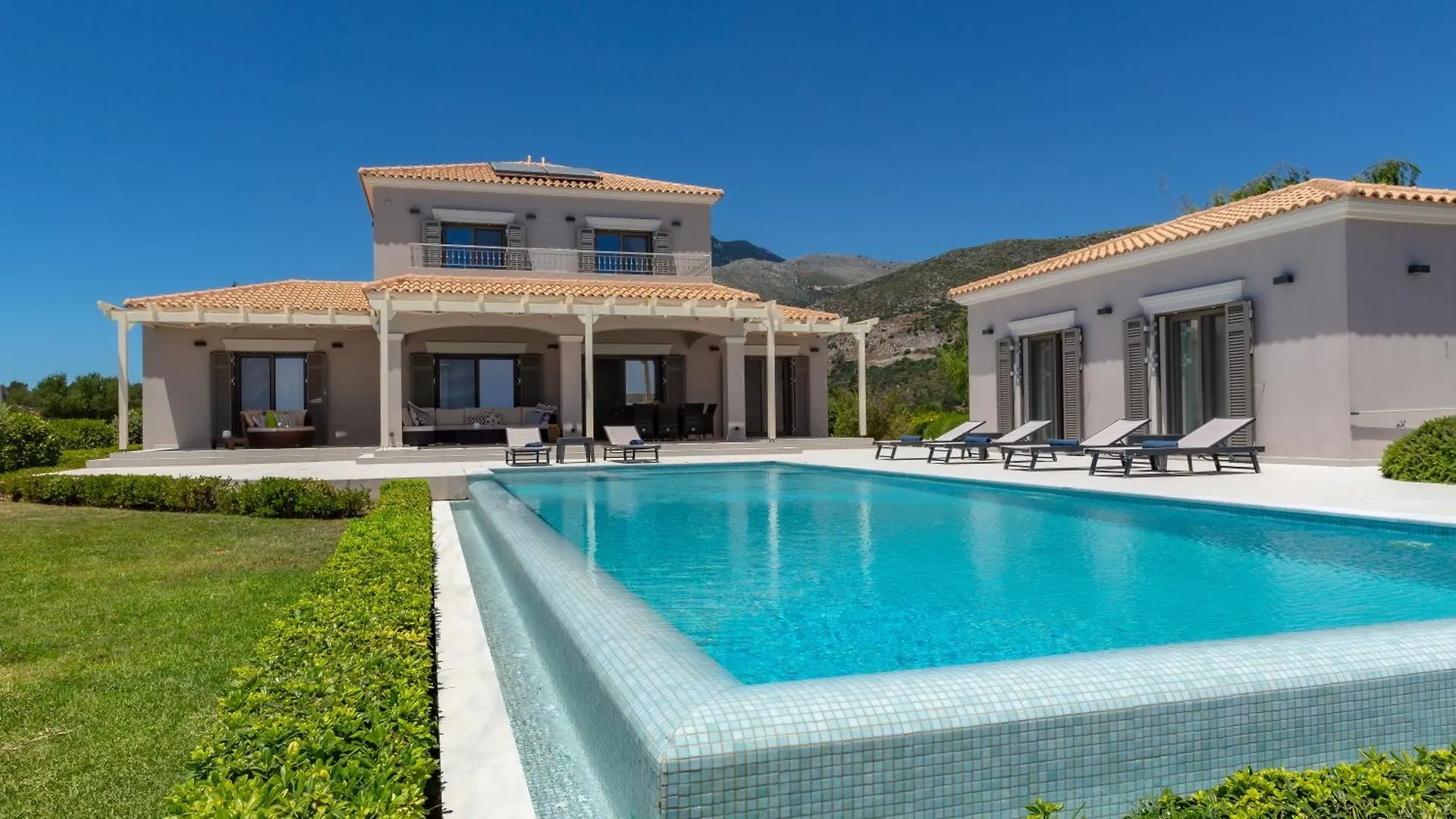 Villa Robola Mavrata 0*,  Greece